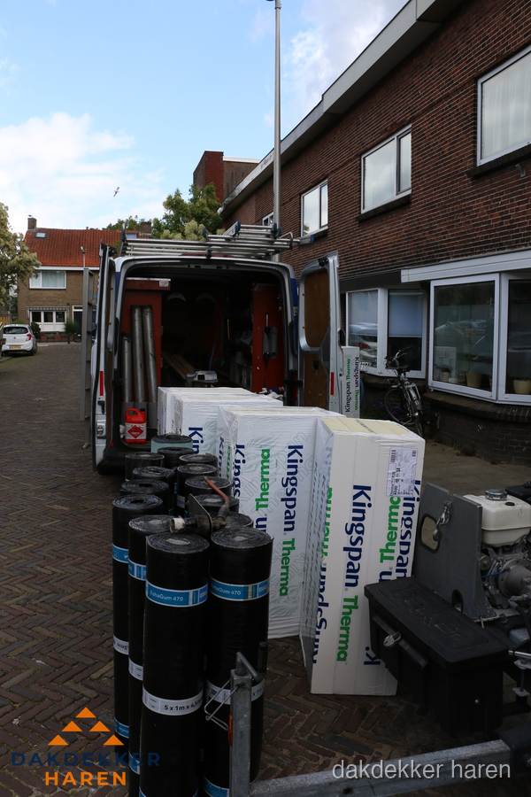 Levering van Kingspan isolatieplaten en bitumenrollen voor dakproject in Haren