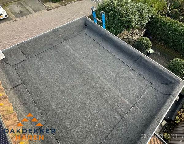 Gerenoveerd plat dak met nieuwe bitumen dakbedekking in Haren Gerenoveerd plat dak met nieuwe bitumen dakbedekking in Haren