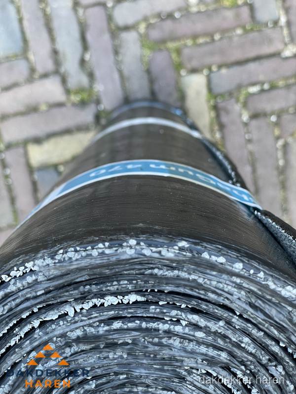 Rol bitumen dakleer met leislag voor plat dak in Haren