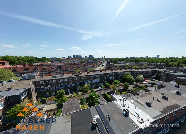 Luchtfoto van daken en dakgoten in Haren