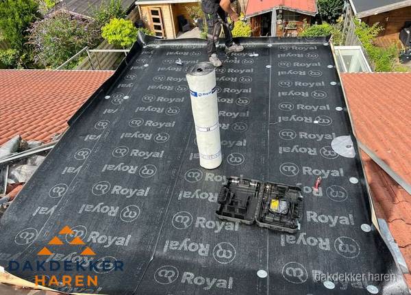 Dakrenovatie met Royal onderdak op plat dak in Haren Dakrenovatie met Royal onderdak op plat dak in Haren