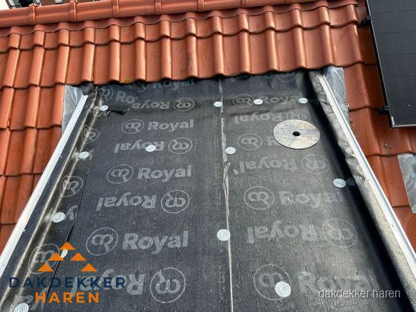 Nieuw dak met dakpannen en Royal onderlaag bij woning in Haren