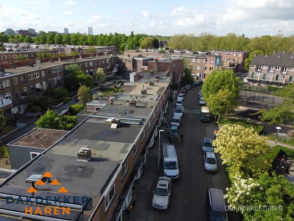 Luchtfoto dakinspectie woonwijk in Haren